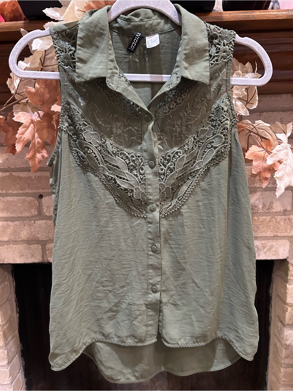 Divided Olive Green Lace-Trim Button-Front Sleeveless Camisole EUC